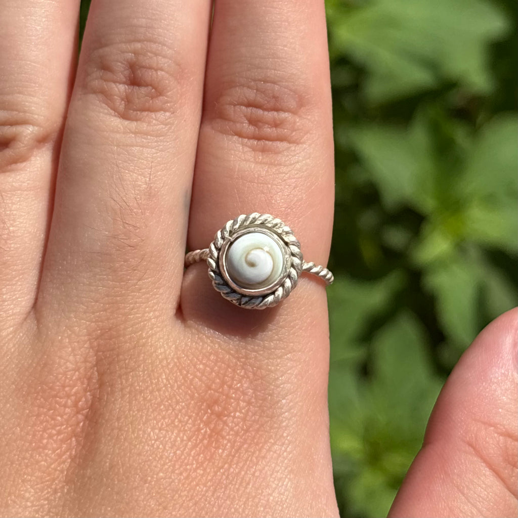 Spiral Shell Twisted Rope Ring with Halo