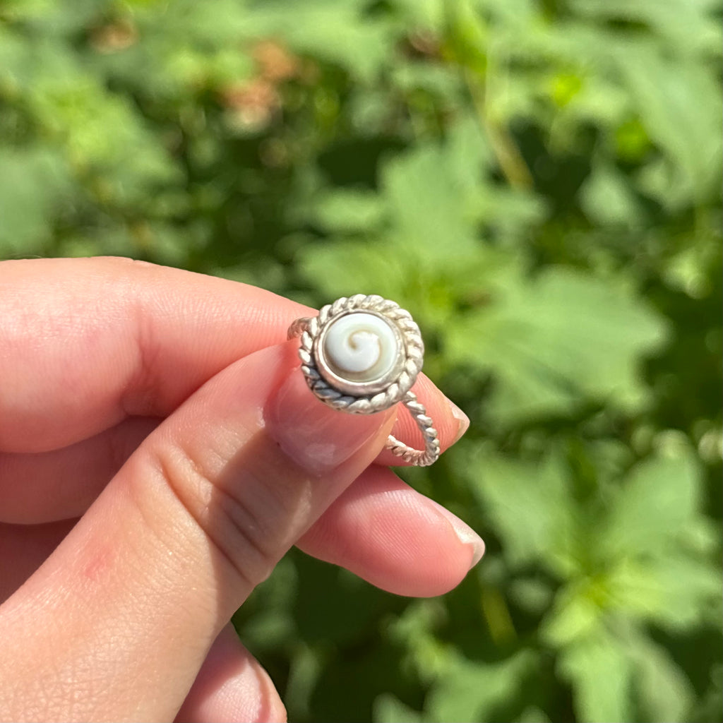 Spiral Shell Twisted Rope Ring with Halo
