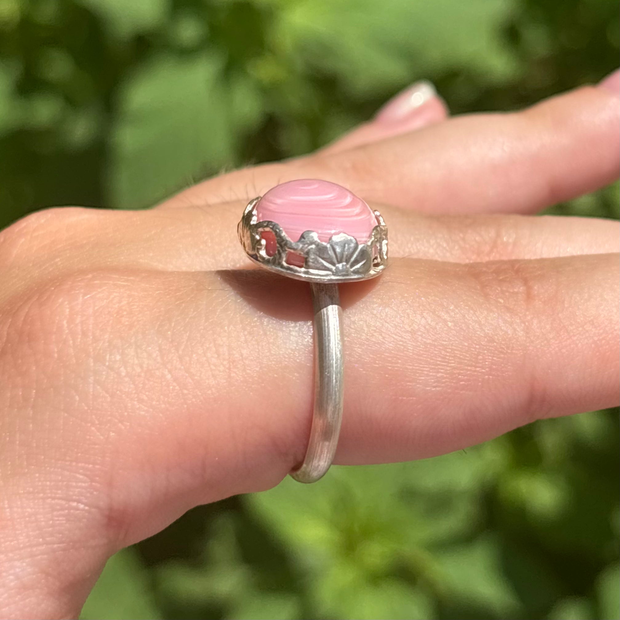 Pink Conch Hidden Flower Ring (Horizontal Oval)