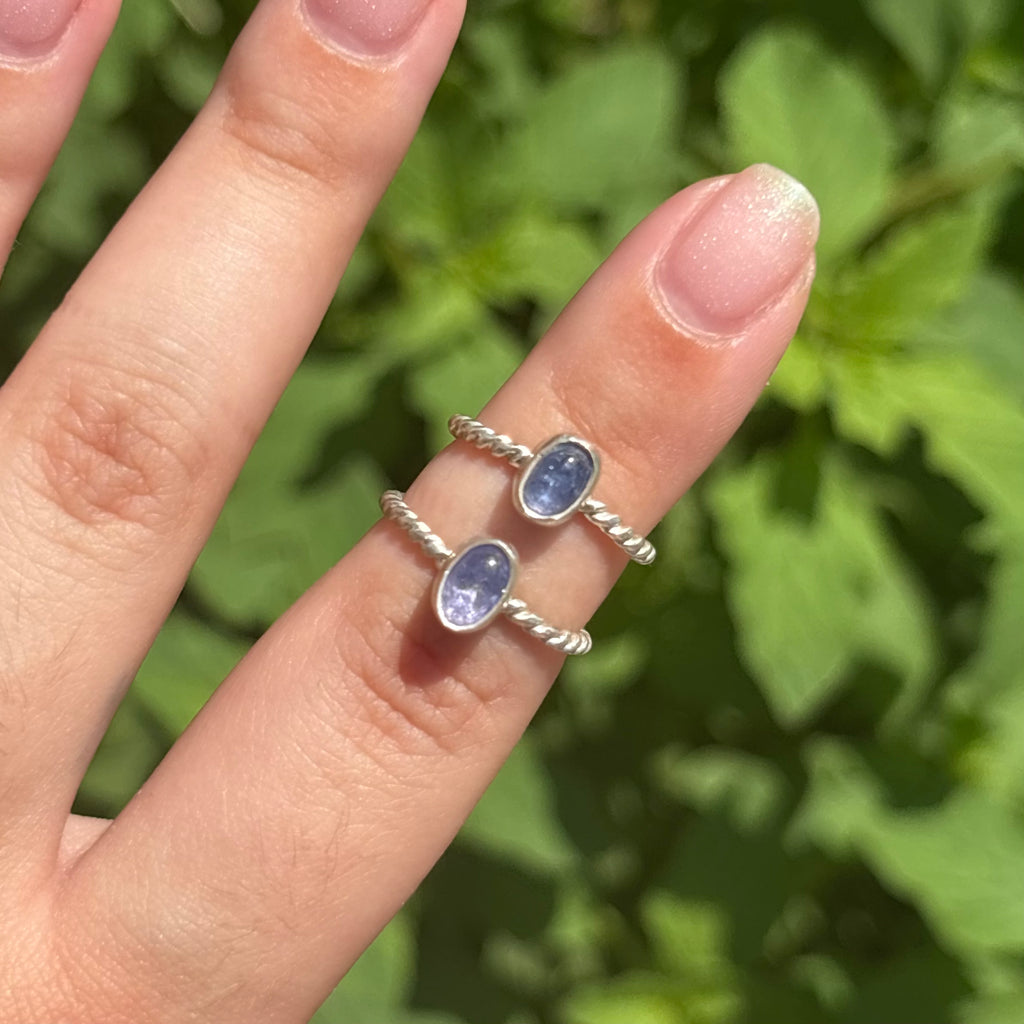 Tanzanite Twisted Rope Ring (Vertical Oval)