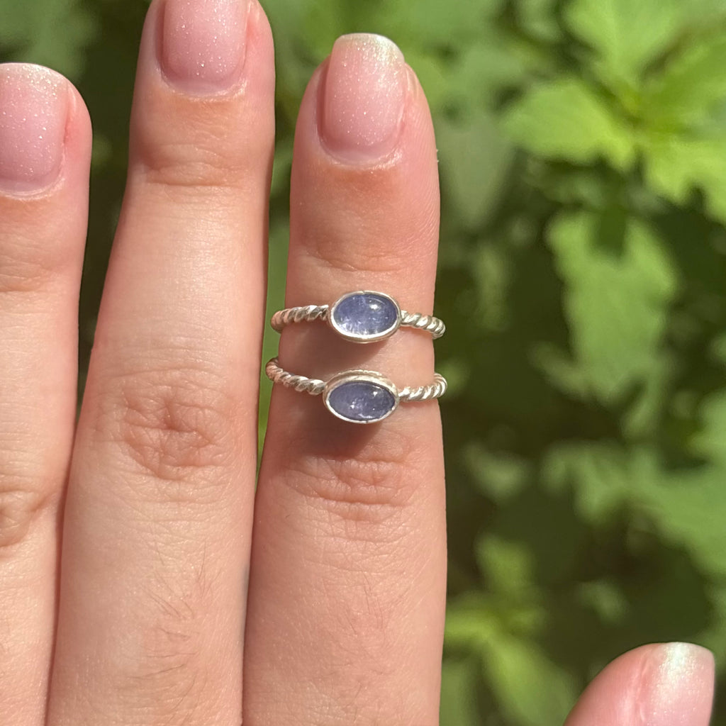 Tanzanite Twisted Rope Ring (Horizontal Oval)