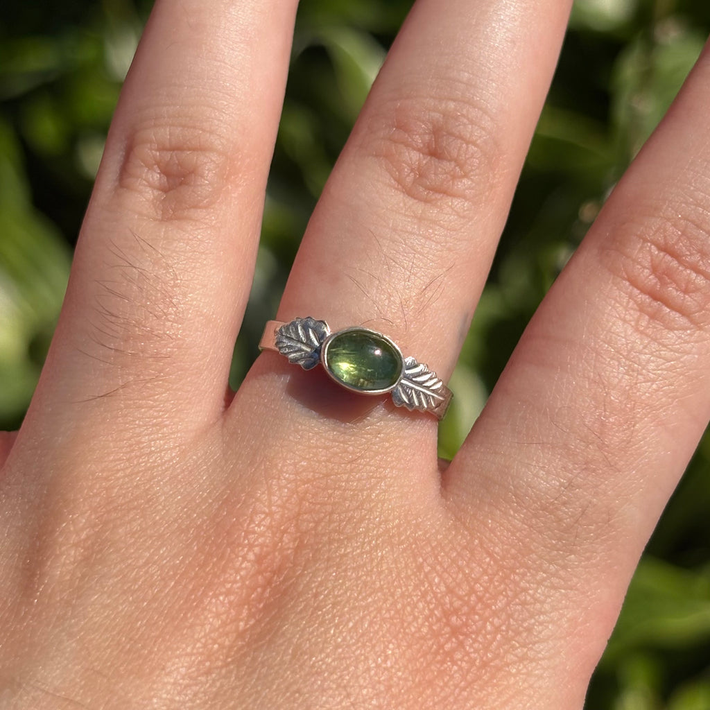 Peridot Leaf Ring (Oval)