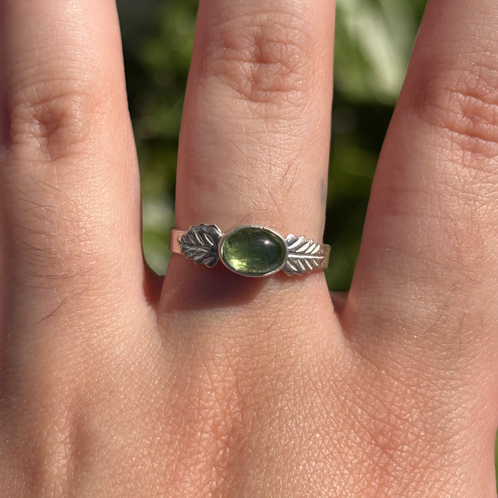 Peridot Leaf Ring (Oval)